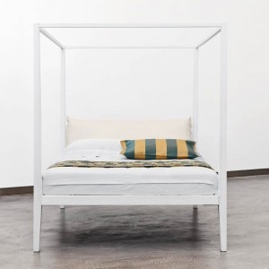 Cama con cabezal y dosel Moheli de Horm. Muebles modernos de diseño italiano.