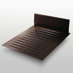 Cama con cabezal Sottiletto de Horm. Camas modernas de diseño italiano.