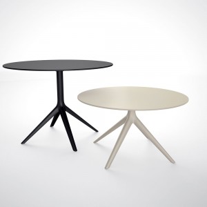 Mesa auxiliar Mari-Sol pie Ø96 de Vondom. Muebles y complementos de exterior.