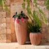 Macetero Skin. Diseño elegante ideal para jardines y terrazas de Myyour.