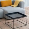 Mesa de centro multifuncional Tray Coffee Table de HAY, con un diseño elegante y moderno
