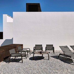 Sillón apilable de exterior Stack de Gandia Blasco. Moderno y elegante.
