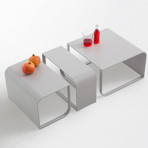 Mesa moderna Arumi 3 de diseño para exterior de Gandia Blasco