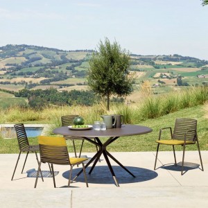 Mesa Moai Redonda Hecha con Aluminio Lacado Resistente a Exteriores de Fast.