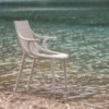 Sillón con brazos Ibiza Apilable de Vondom para exterior Diseñada por Eugeni Quitllet | Lluesma