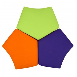 Pouf divertido Pause en diferentes acabados para dormitorio infantil de Softline.