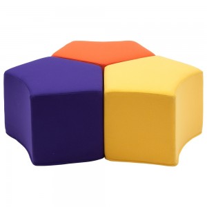 Pouf divertido Pause en diferentes acabados para dormitorio infantil de Softline.