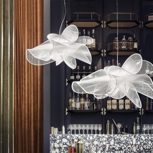 Lámpara suspendida La Belle Étoile Slamp. Diseño dinámico y de vanguardia.