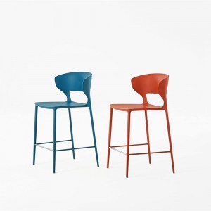Taburete Koki de Desalto. Taburetes de diseño italiano para salón y terraza.