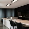Lámpara minimalista cuadrada de techo Up Vibia. Diseño de luminarias para salones.