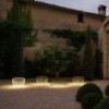 Lámpara suelo Meridiano de Vibia. Diseño moderno de iluminación exterior.