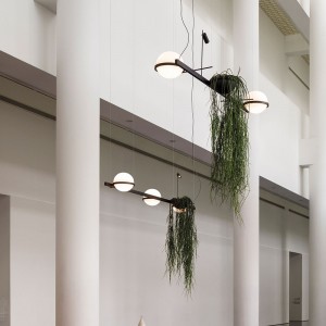 Lámpara suspensión Palma de Vibia. Diseño modeno para iluminación de salón.