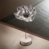 Lámpara de sobremesa LaFleur Battery de Slamp. Diseño para interiores.