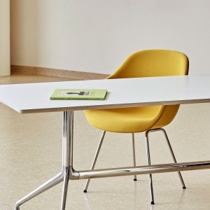 Silla AAC 127 tapizada de Hay. Silla nórdica tapizada.