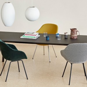 Silla AAC 127 tapizada de Hay. Silla nórdica tapizada.