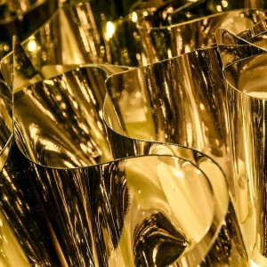 Iluminación para techo o pared Veli de Slamp. Diseño moderno y elegante.