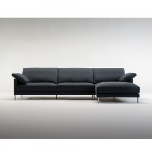 Sofá pies metálicos Monroe de Carmenes.