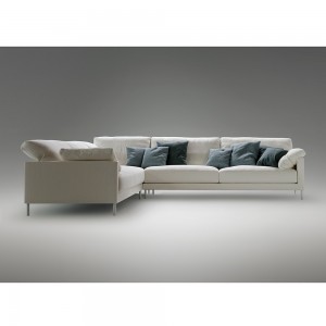 Sofá pies metálicos Monroe de Carmenes.