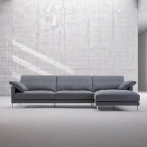 Sofá pies metálicos Monroe de Carmenes.