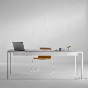 Silla tapizada Alo de Ondarreta. Sillas de diseño. Silla tapizada para interior.