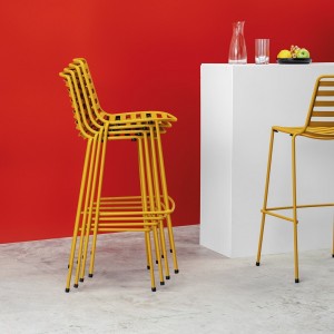 Taburete de acero Street de Enea. Mueble ideal para jardín o terrazas.