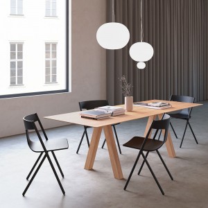 Silla apilable Quadra de Viccarbe. Mobiliario de diseño para interior.