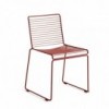 Silla Hee de Hay ideal para espacios exteriores modernos.