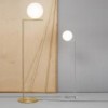 Lámpara de pie moderna IC Light de Flos Iluminación. Iluminación de diseño.