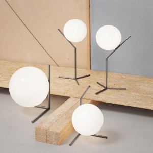 Lámpara de mesa moderna low IC Light de Flos. Diseño italiano.