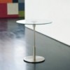Mesa auxiliar Diana 1996 de SantaCole. Mesas de diseño elegante y moderno. Mobiliario de SantaCole.