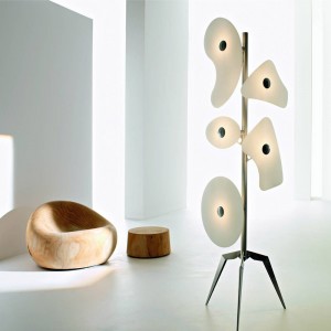Lámpara de pie Orbital de Foscarini. Lámparas de pie de diseño moderno.
