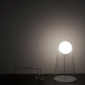 Lámpara con cuerpo de cristal soplado Satellight de Foscarini. Lamparas de vidrio