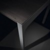 Mesa de oficina ejecutiva moderna de perfil alto con 3 cajones en melamina de ofifran