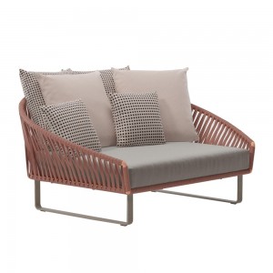 Cama Daybed exterior con pies de aluminio y tapizado Bela Rope colección Bitta de Kettal.