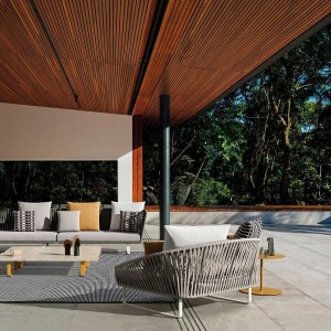 Cama Daybed exterior con pies de aluminio y tapizado Bela Rope colección Bitta de Kettal.