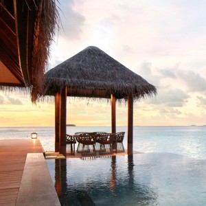 Sillón comedor exterior pies de aluminio cuerdas Bela Rope colección Cala de Kettal.