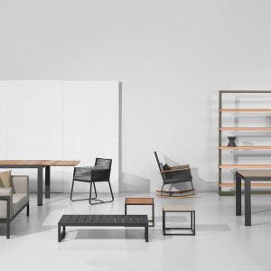 Mesa auxiliar especial aluminio diseñada para exteriores de la colección Landscape de Kettal.