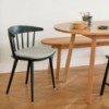 Silla J104 en madera de haya para comedor de HAY moderna y elegante