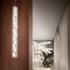 Lámpara suspensión Hugo vertical Slamp. Diseño ideal ideal para oficinas.