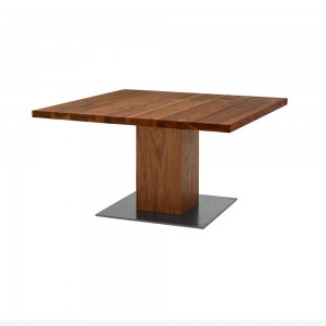 Mesa Boss Basic Quadrato de Riva1920 con un diseño de alto nivel y lujoso con terminaciones a mano.