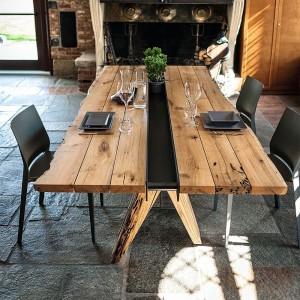 Mesa comedor madera rectangular Canal Briccola de Riva1920 con un diseño moderno y de lujo.