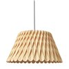 Lámpara de suspensión Lola LZF con un diseño moderno y elegante de madera.