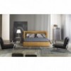 Cama Jersey. Casadesús. Cama tapizada de líneas modernas y simples.