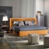 Cama Jersey. Casadesús. Cama tapizada de líneas modernas y simples.