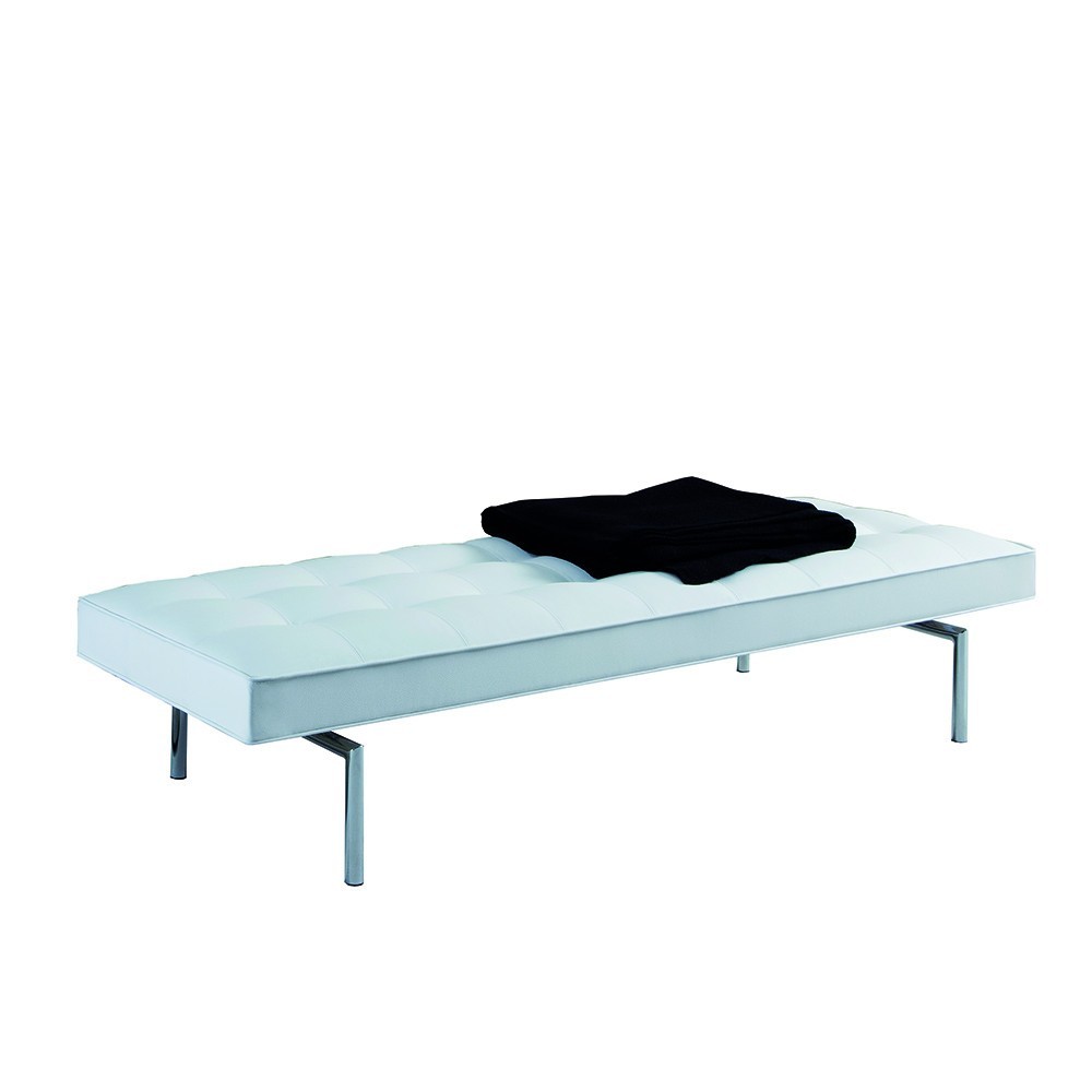 Banqueta Laturka de  Casadesús. Camas de diseño.