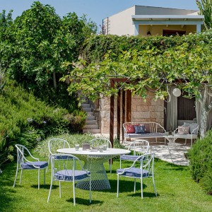 Mesa redonda Como moderna y elegante de Emu.