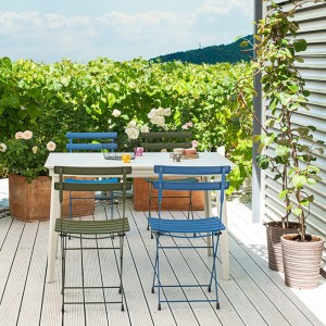 Mesa Extensible Balcony Plus4 para espacios exteriores de Emu.