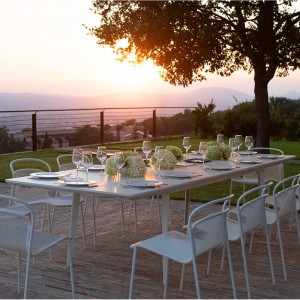 Mesa Extensible Imperial Plus4 para espacios exteriores de Emu.