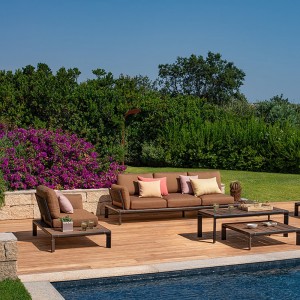 Mesa baja Tami ideal para espacios exteriores de Emu.