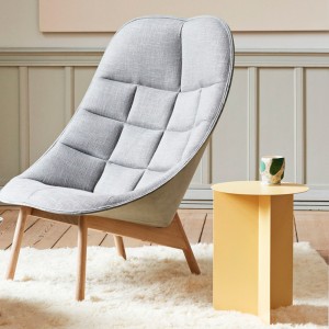 Mesa de centro Slit de Hay con diseño elegante en acero para salones.